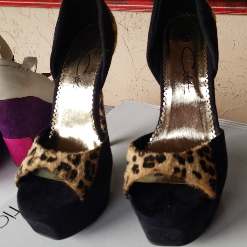 Heels - Picture 4 of 4